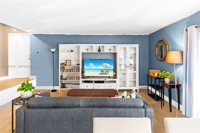 4705 SW 62nd Ave 204, Davie, FL 33314