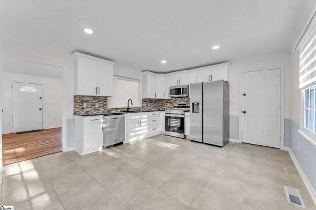 308 Oak Valley Drive, Simpsonville, SC 29681