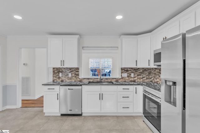 308 Oak Valley Drive, Simpsonville, SC 29681