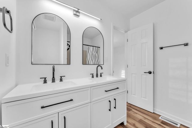 308 Oak Valley Drive, Simpsonville, SC 29681