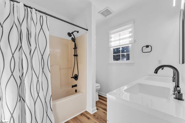 308 Oak Valley Drive, Simpsonville, SC 29681