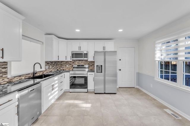 308 Oak Valley Drive, Simpsonville, SC 29681