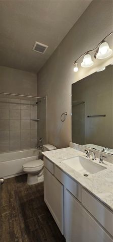 3801 Peacock Isle Drive, Dickinson, TX 77539