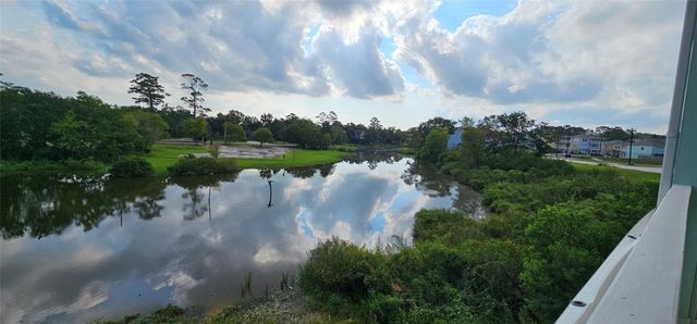 3801 Peacock Isle Drive, Dickinson, TX 77539