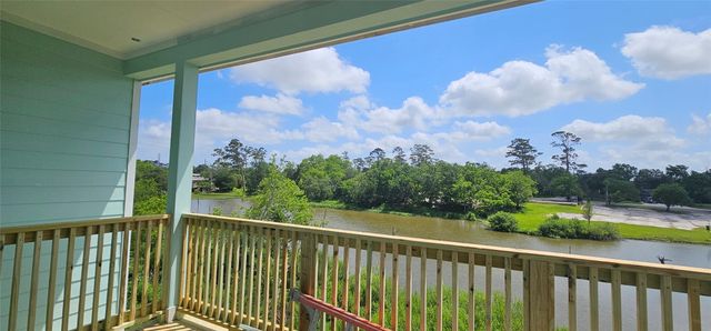 3801 Peacock Isle Drive, Dickinson, TX 77539