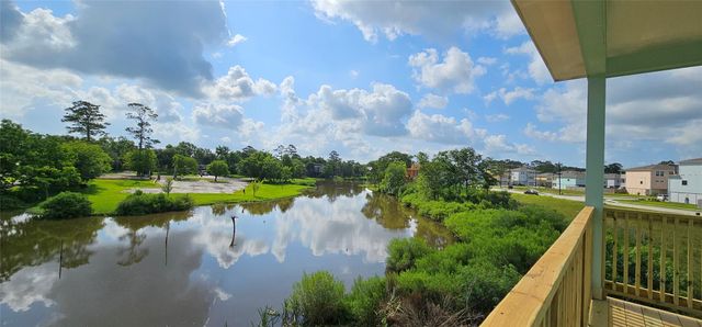 3801 Peacock Isle Drive, Dickinson, TX 77539