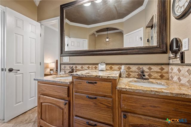 2804 CR 1045, Lampasas, TX 76550