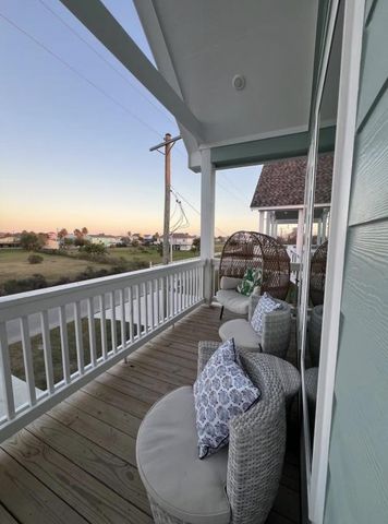973 Alberdie Drive, Crystal Beach, TX 77650