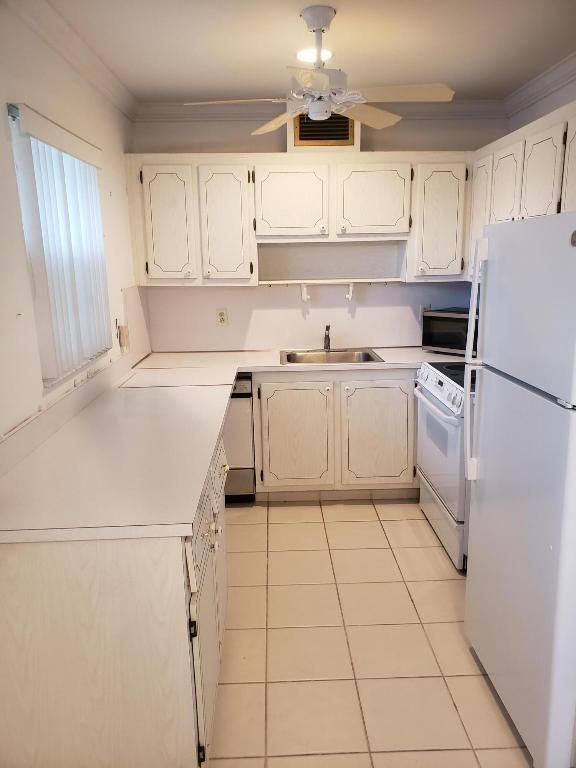 Image 2 of property listing at 312 Seville M, Delray Beach, FL 33446