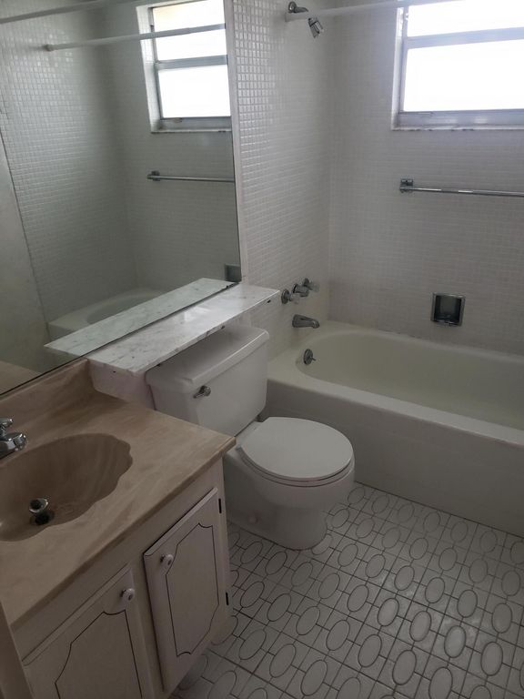 Image 5 of property listing at 312 Seville M, Delray Beach, FL 33446