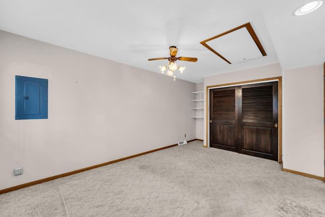 N6236 W Lake Shore DRIVE, Burlington, WI 53105