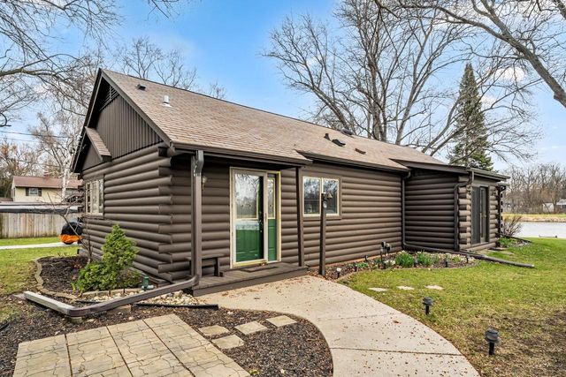N6236 W Lake Shore DRIVE, Burlington, WI 53105