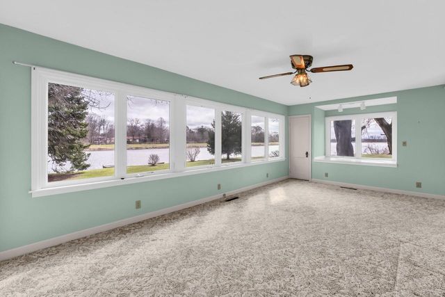 N6236 W Lake Shore DRIVE, Burlington, WI 53105