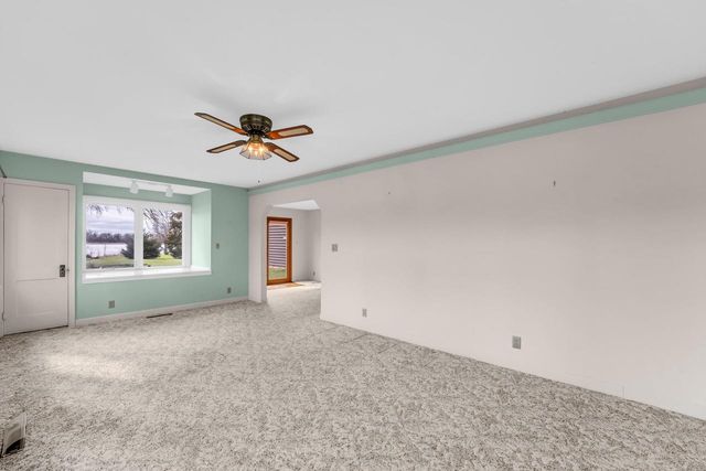 N6236 W Lake Shore DRIVE, Burlington, WI 53105