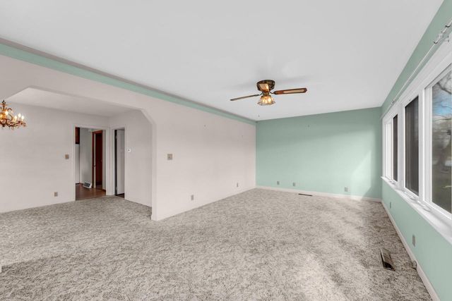 N6236 W Lake Shore DRIVE, Burlington, WI 53105