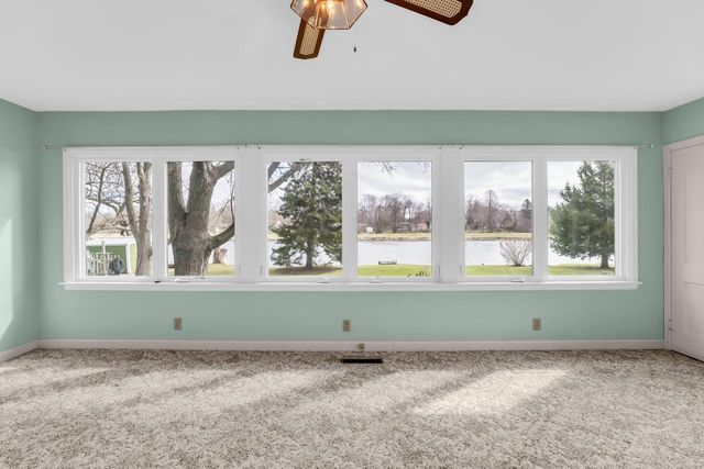 N6236 W Lake Shore DRIVE, Burlington, WI 53105