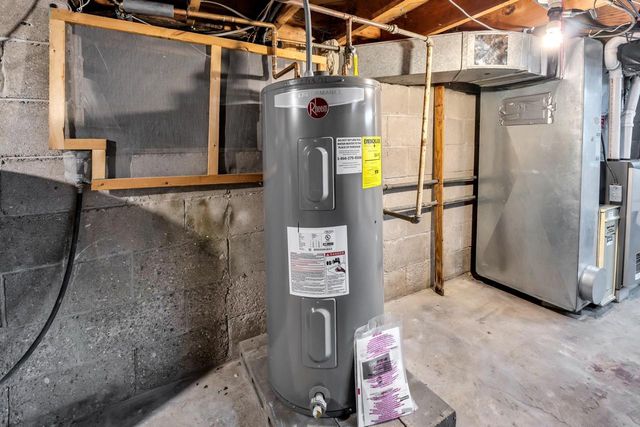 N6236 W Lake Shore DRIVE, Burlington, WI 53105