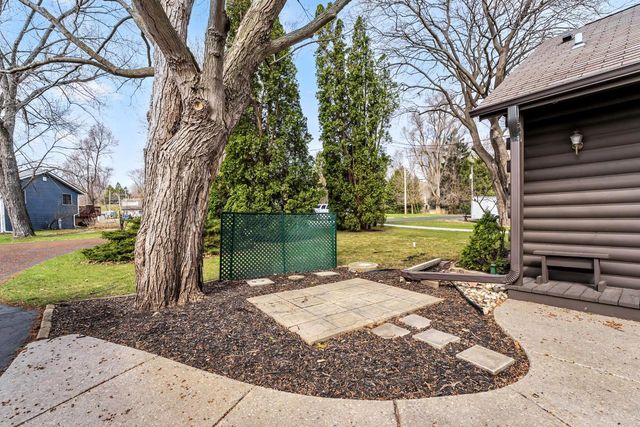 N6236 W Lake Shore DRIVE, Burlington, WI 53105