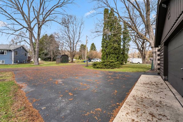 N6236 W Lake Shore DRIVE, Burlington, WI 53105