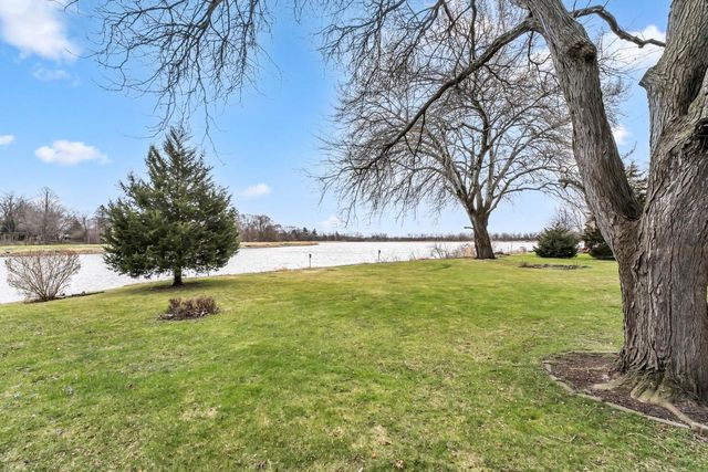N6236 W Lake Shore DRIVE, Burlington, WI 53105
