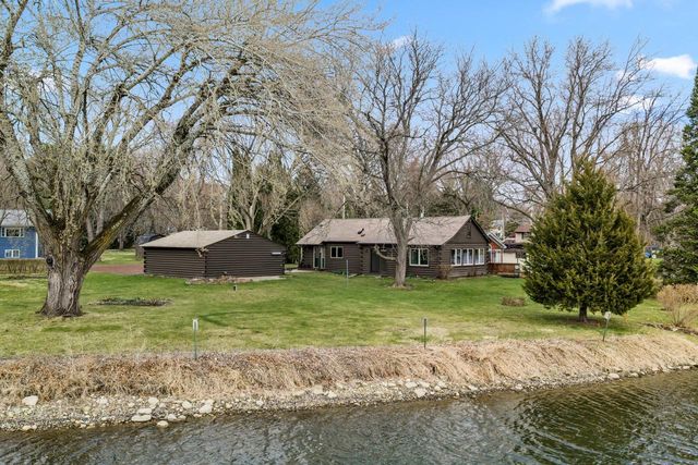 N6236 W Lake Shore DRIVE, Burlington, WI 53105