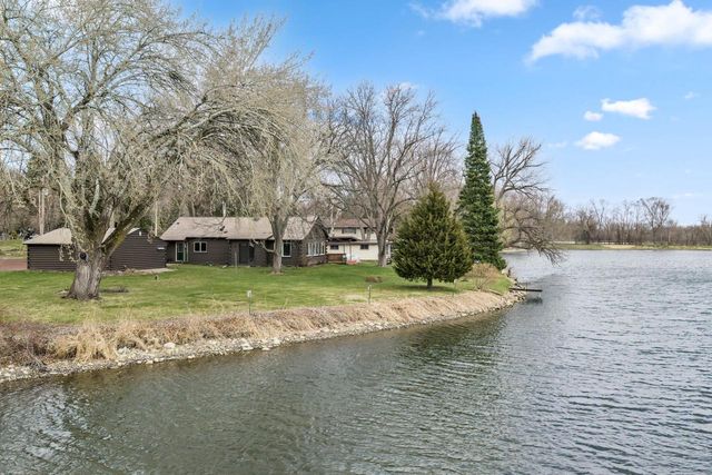 N6236 W Lake Shore DRIVE, Burlington, WI 53105