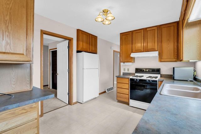 N6236 W Lake Shore DRIVE, Burlington, WI 53105