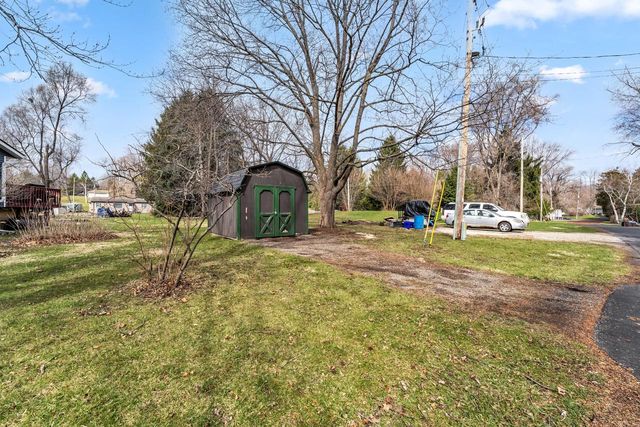 N6236 W Lake Shore DRIVE, Burlington, WI 53105