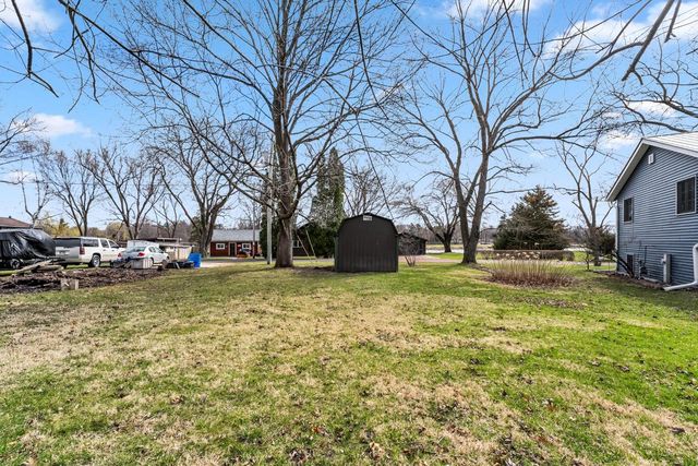 N6236 W Lake Shore DRIVE, Burlington, WI 53105