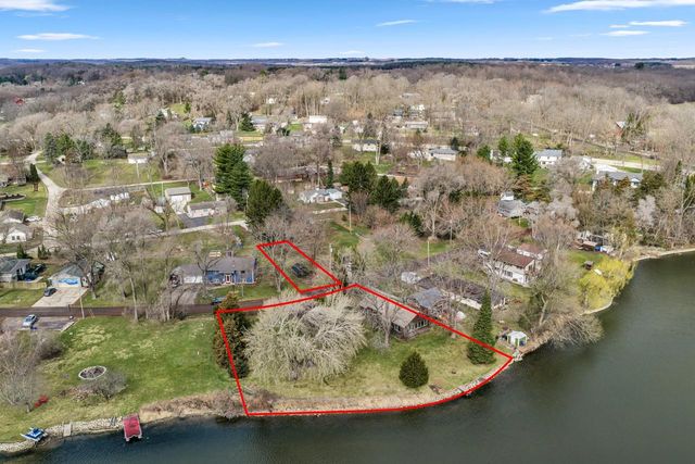 N6236 W Lake Shore DRIVE, Burlington, WI 53105