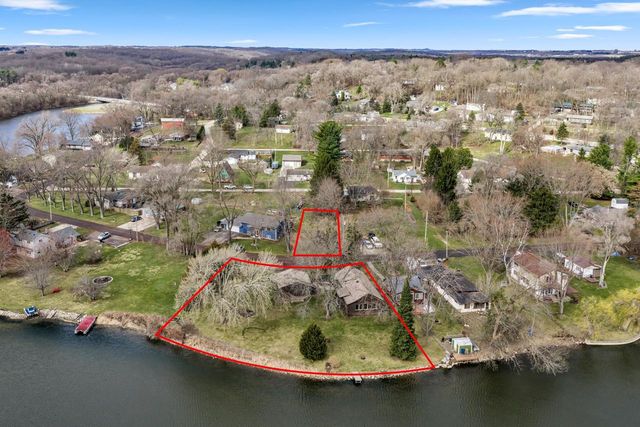 N6236 W Lake Shore DRIVE, Burlington, WI 53105