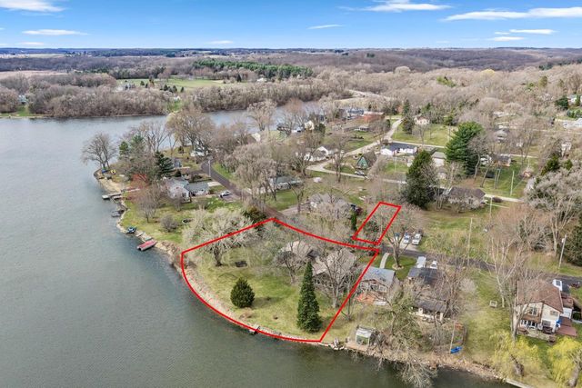 N6236 W Lake Shore DRIVE, Burlington, WI 53105