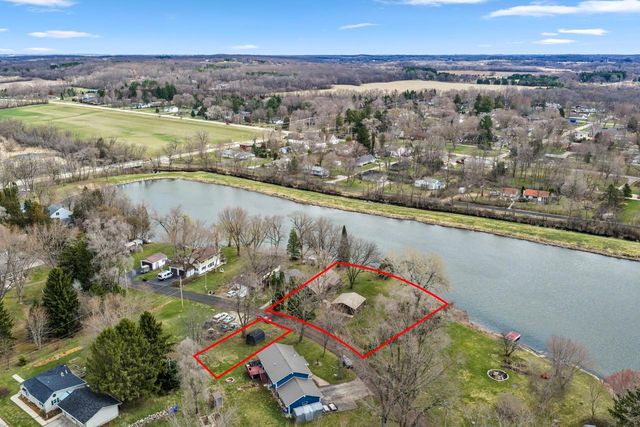 N6236 W Lake Shore DRIVE, Burlington, WI 53105