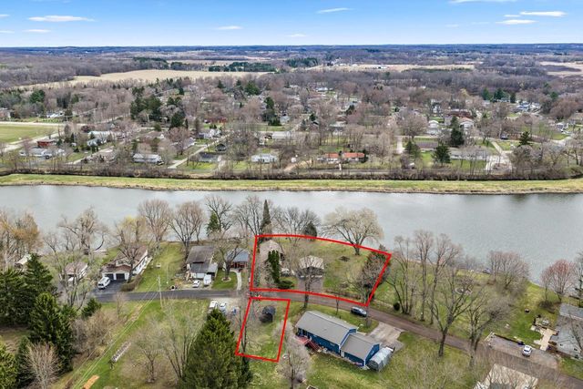 N6236 W Lake Shore DRIVE, Burlington, WI 53105