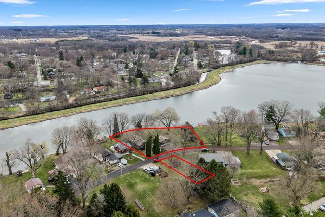 N6236 W Lake Shore DRIVE, Burlington, WI 53105