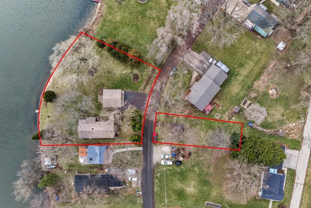 N6236 W Lake Shore DRIVE, Burlington, WI 53105