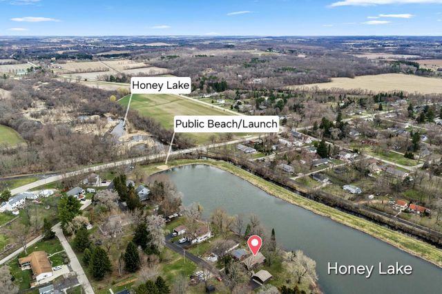 N6236 W Lake Shore DRIVE, Burlington, WI 53105