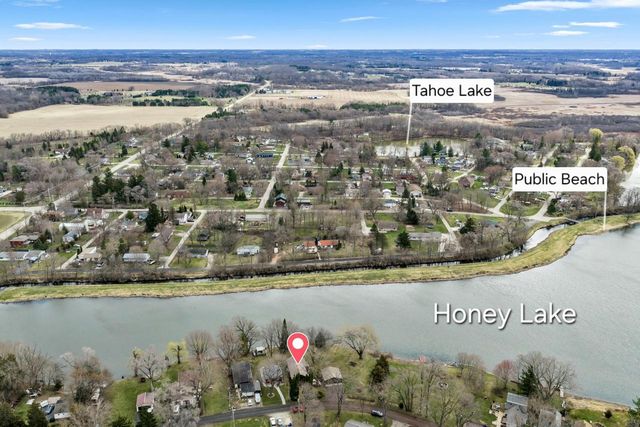 N6236 W Lake Shore DRIVE, Burlington, WI 53105