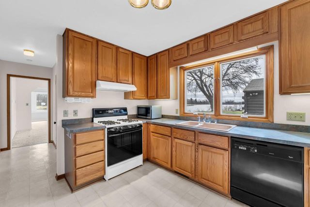 N6236 W Lake Shore DRIVE, Burlington, WI 53105