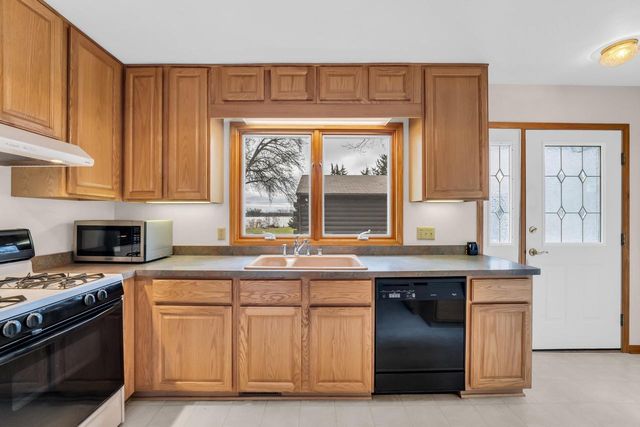 N6236 W Lake Shore DRIVE, Burlington, WI 53105