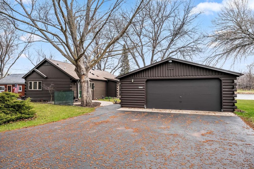 N6236 W Lake Shore DRIVE, Burlington, WI 53105