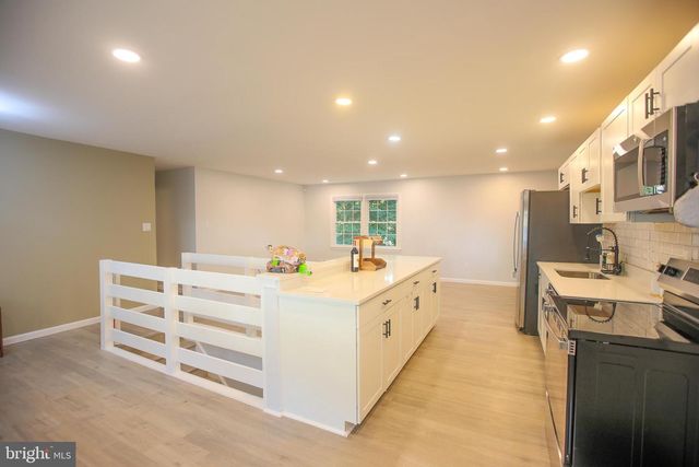 4752 CARTERWOOD DR, Fairfax, VA 22032