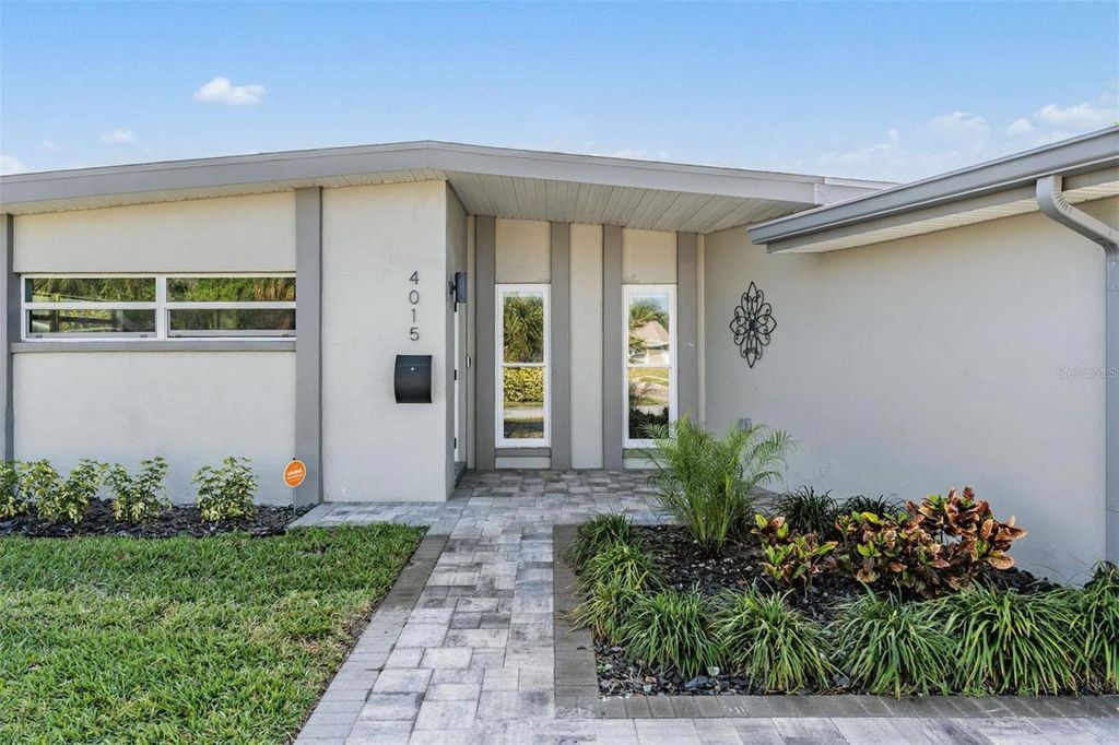 4015 OVERLOOK DRIVE NE, St Petersburg, FL 33703