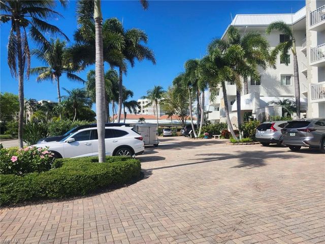 3000 Gulf Shore BLVD N 113, Naples, FL 34103