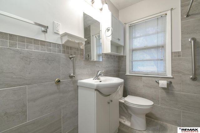 841 S 46th Street, Lincoln, NE 68510