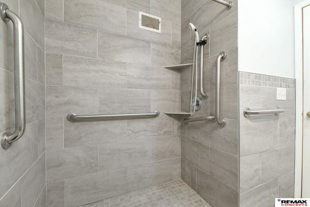 841 S 46th Street, Lincoln, NE 68510