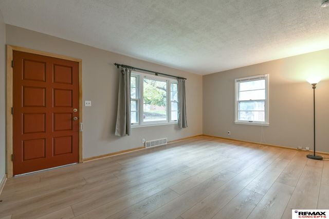 841 S 46th Street, Lincoln, NE 68510