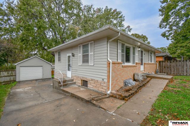 841 S 46th Street, Lincoln, NE 68510
