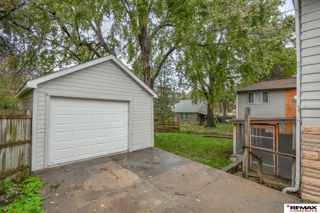 841 S 46th Street, Lincoln, NE 68510