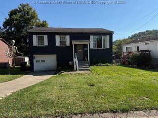 218 Melrose Drive, Hurricane, WV 25526